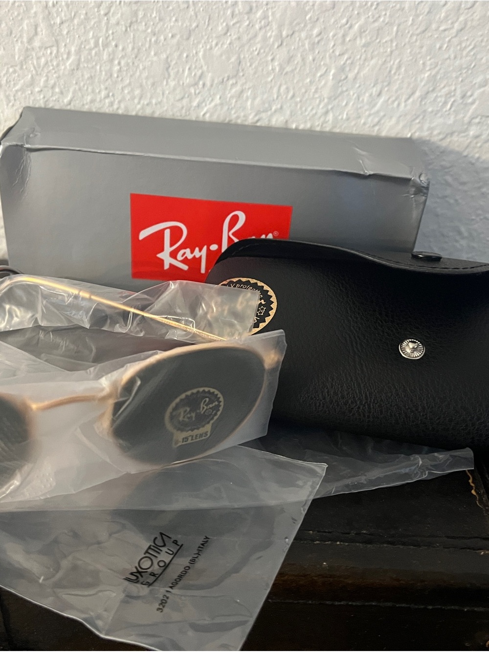 Ray-Ban Round Metal Sunglasses — Gold Frame with Dark Green G-15 Lenses - Picture 4 of 9